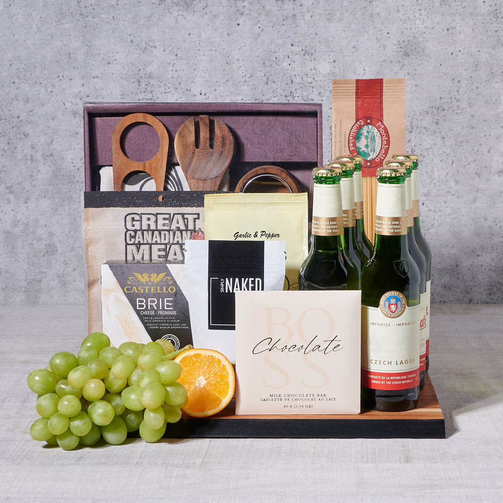 Beer Assortment with Acacia Board – how the gift is presented