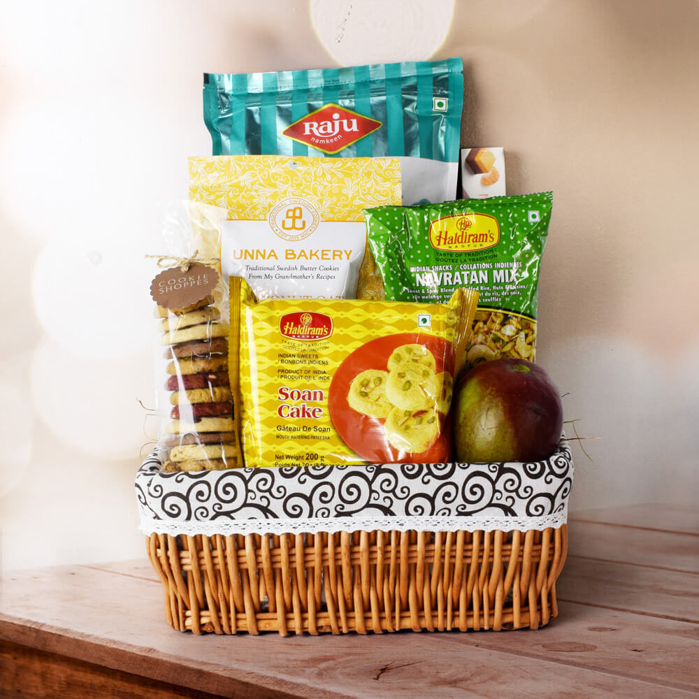 Diwali Wicker Snack Basket – how the gift is presented