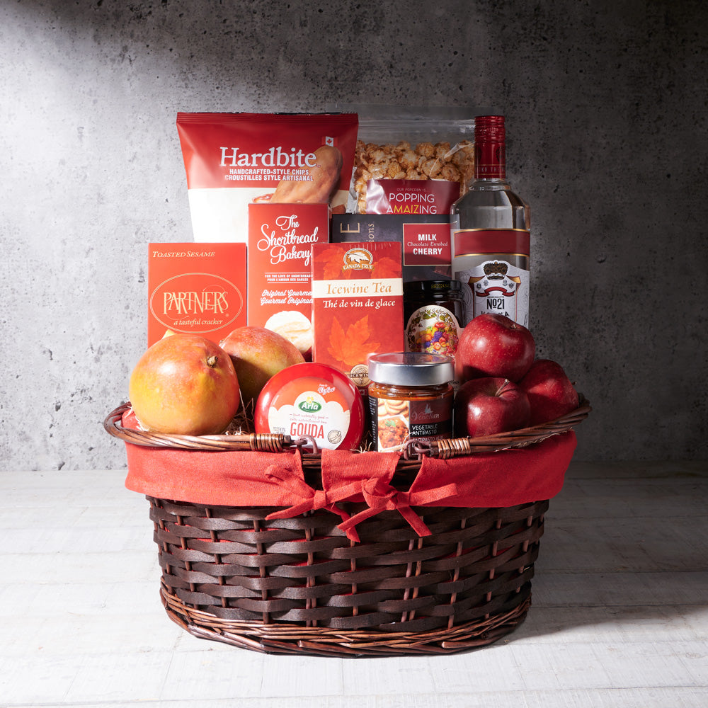 Liquor Gift Basket with Fruits – how the gift is presented