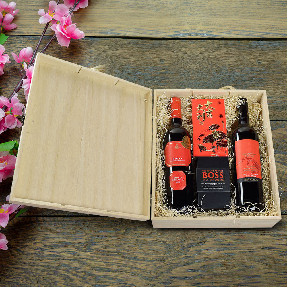 New Year Two-Bottle Wine Crate – how the gift is presented