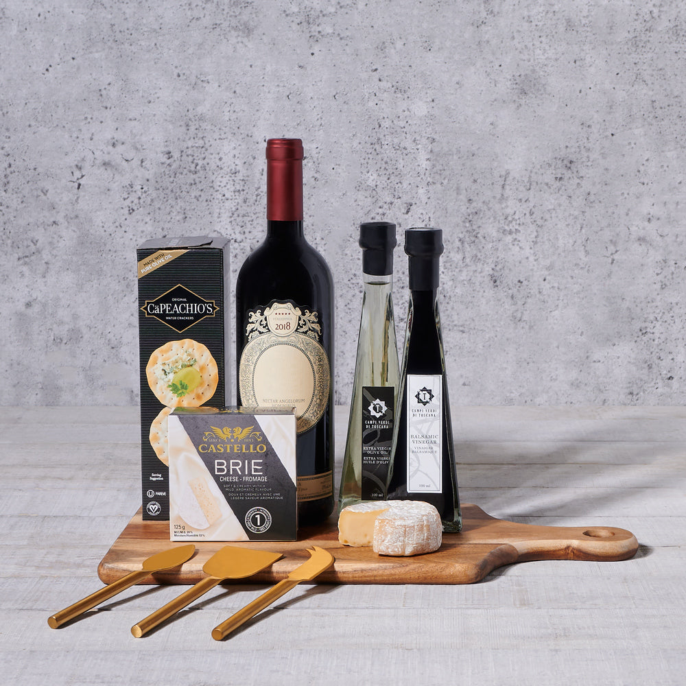 Wine Brie and Crackers Gift Basket, USA – how the gift is presented