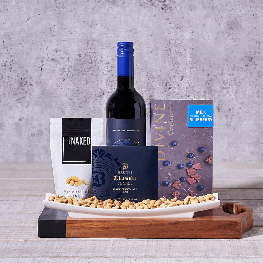 Red Wine Basket with Blueberry Chocolate – how the gift is presented