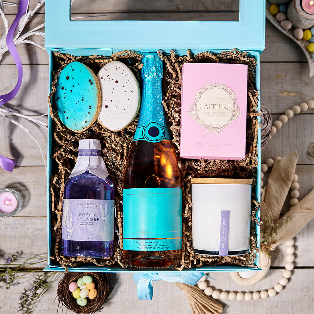 Deluxe Sparkling Wine Gift with Easter Cookies & White Chocolate Truffles – how the gift is presented