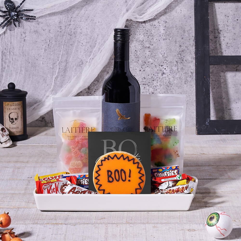 Halloween Wine with Candy Treats Basket – how the gift is presented