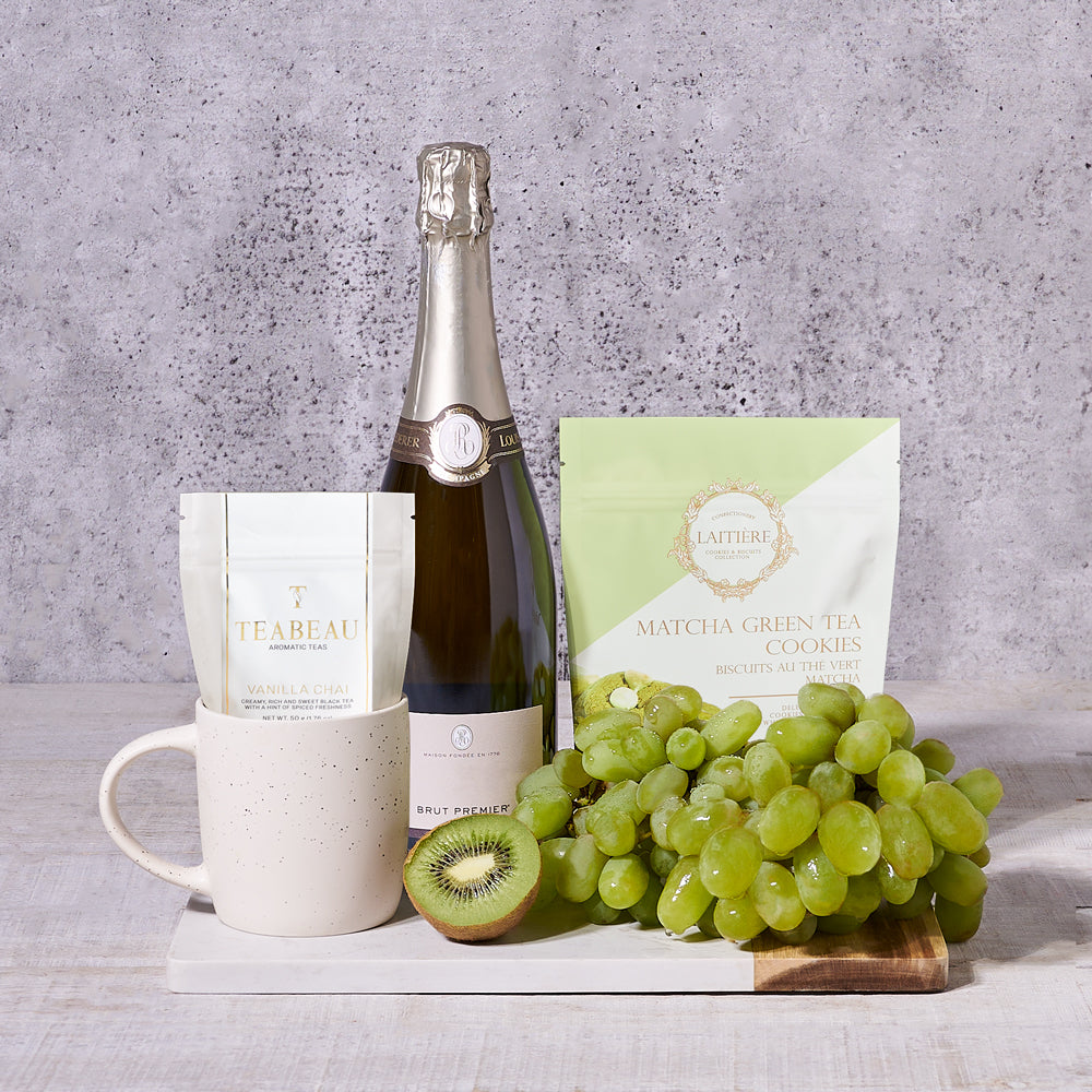 Matcha Tea and Sparkling Wine Basket – how the gift is presented