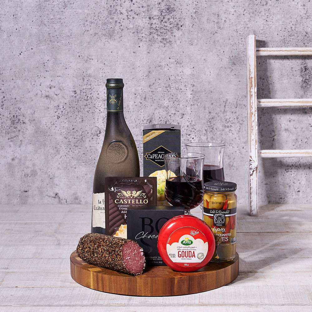 Red Wine with Salami and Cheese – how the gift is presented