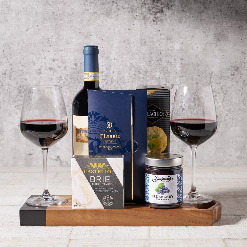 Wine Gift Basket with Brie Cheese, USA – how the gift is presented