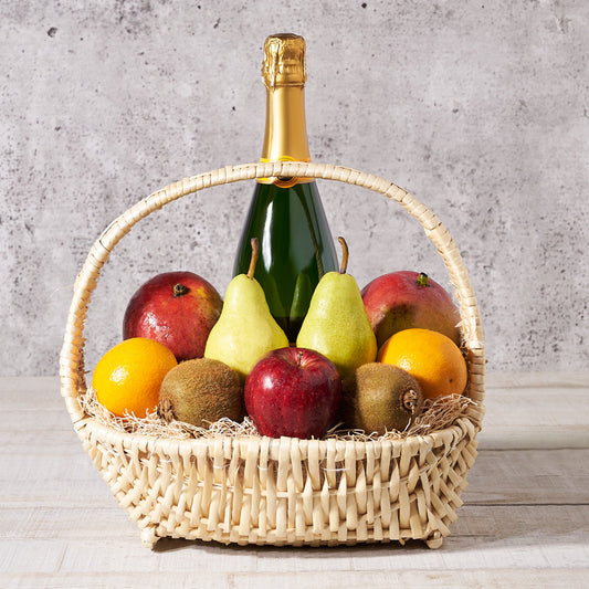 The Champagne with Fresh Produce Market Basket from Hazelton’s is a fantastic way to send a touch of freshness to your loved ones, no matter the occasion. 