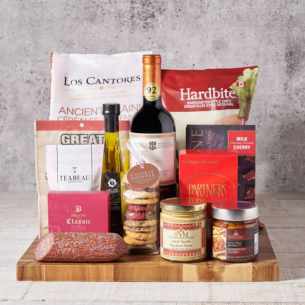 Wine with Sweet and Savory Basket – how the gift is presented
